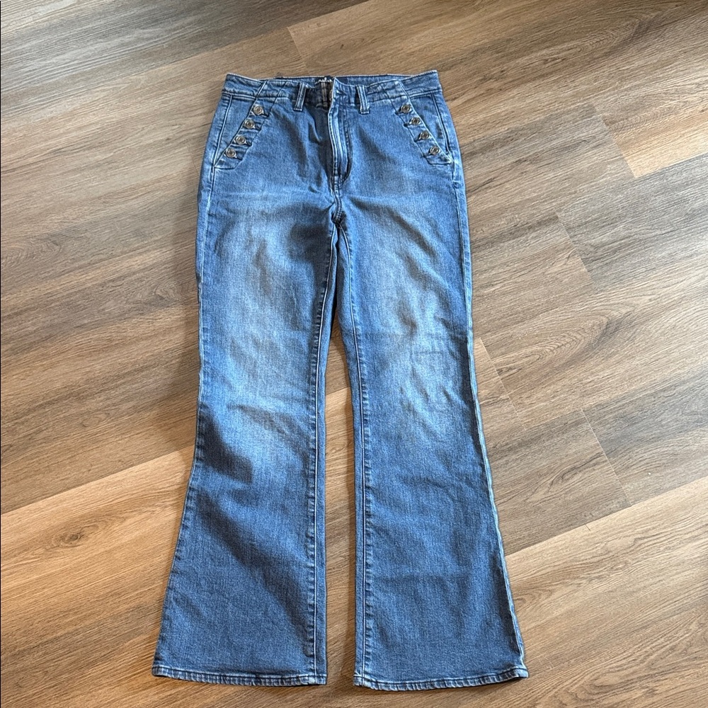 Gap Classic Blue Women's Jeans
70’s Flare leg
Worn once
